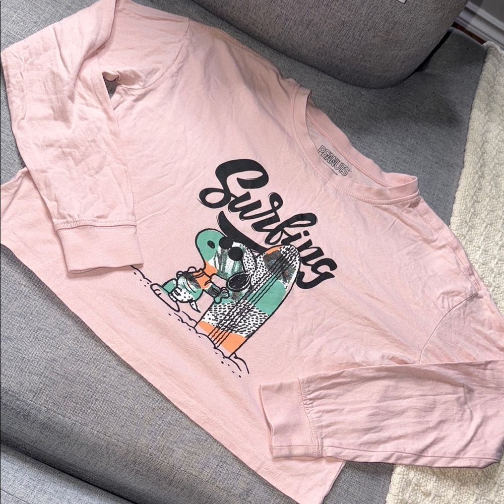 🧡Girls, Pink peanuts, Snoopy, Surfing Graphic cropped Tee shirt like new